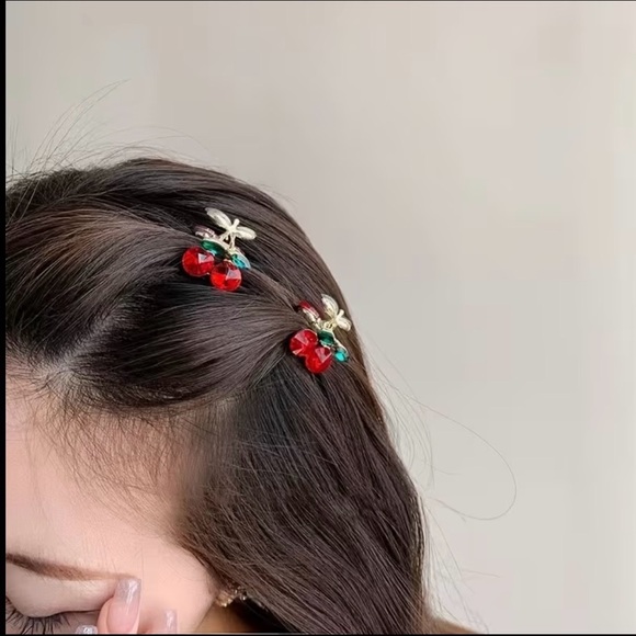 Accessories - Set of cherry 🍒 rhinestone mini hair clips